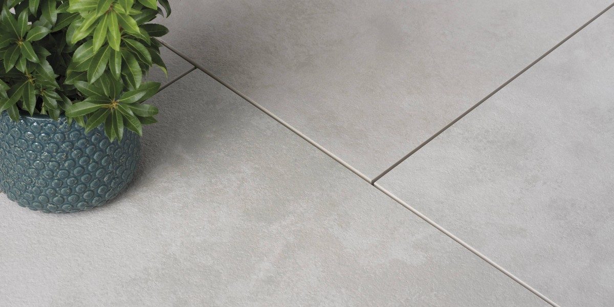 Rastlina v lončku na Semmelrock ploščah