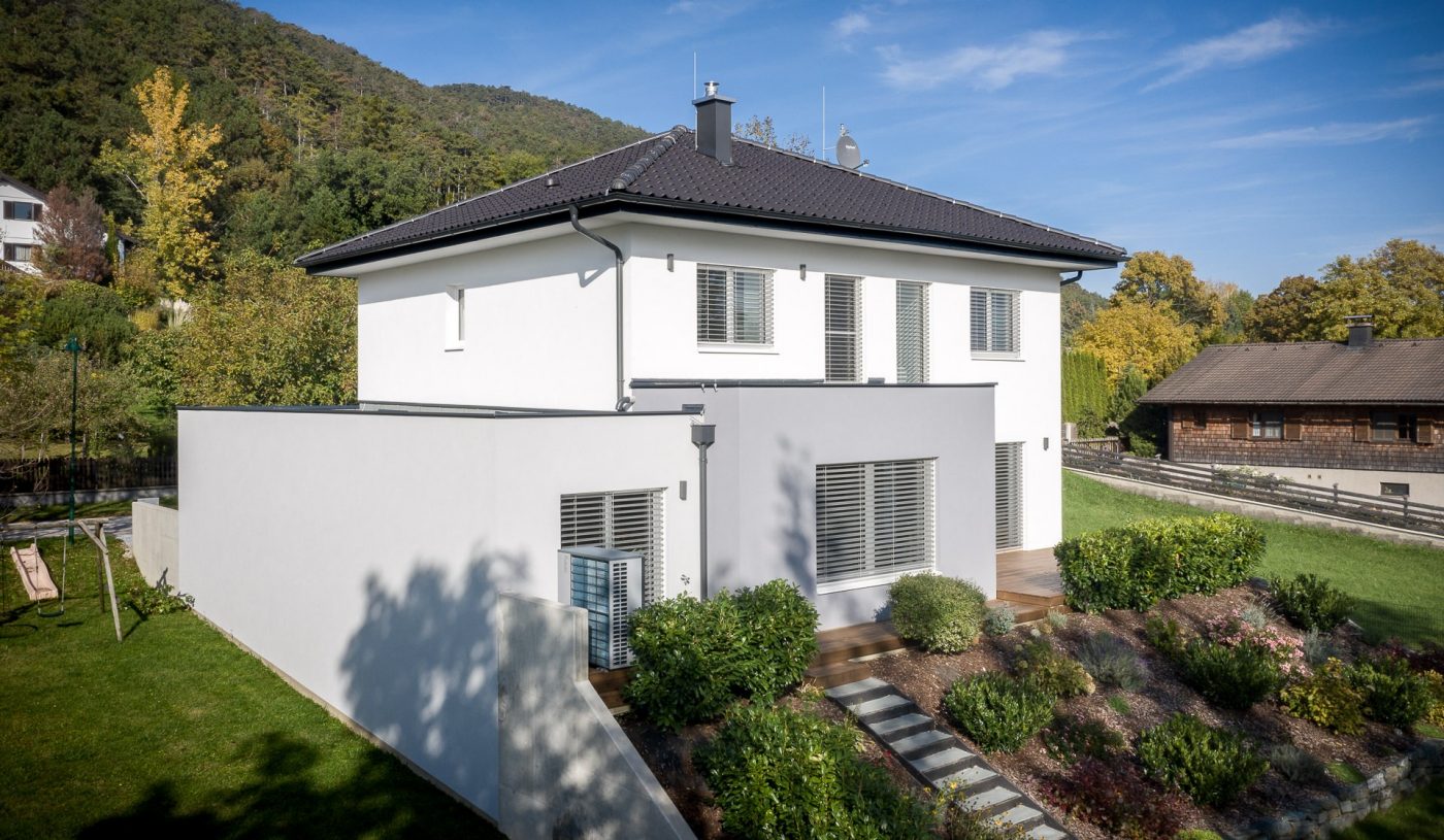 Flachdachziegel A11, Engobe schwarz