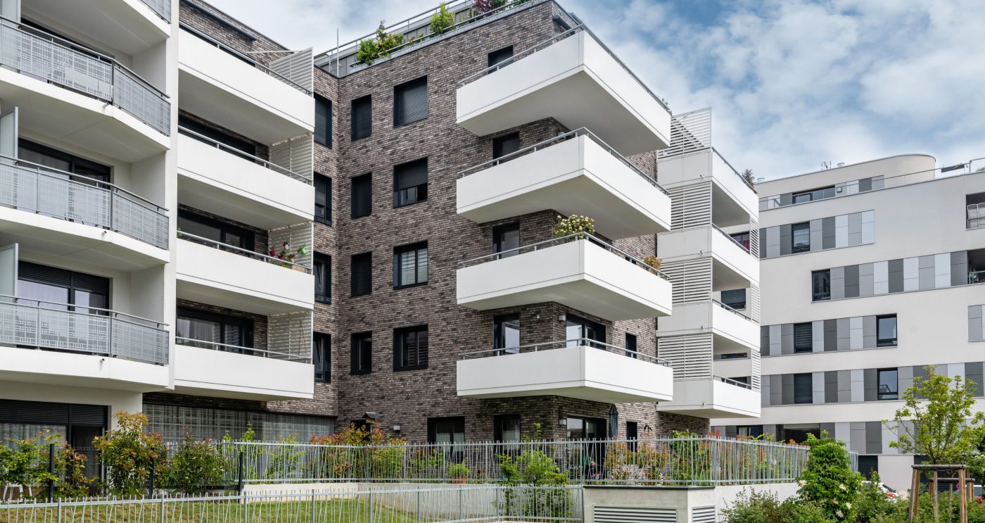 Building with three levels. Building Hephaistos, 50,52,54,56 Route du rhin - Strasbourg. Brick Terca Pagus Illuzo Grey Black