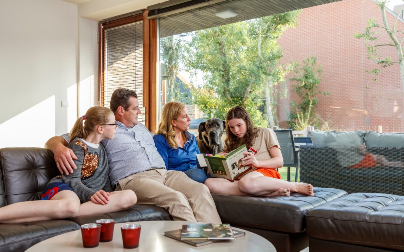 Residents of the Duurzame Wijk - Family and dog