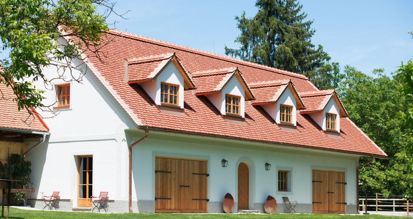 Mansion with Tondach Altstadtpaket Biber natural red, Landhaus, naturrot, Gaube