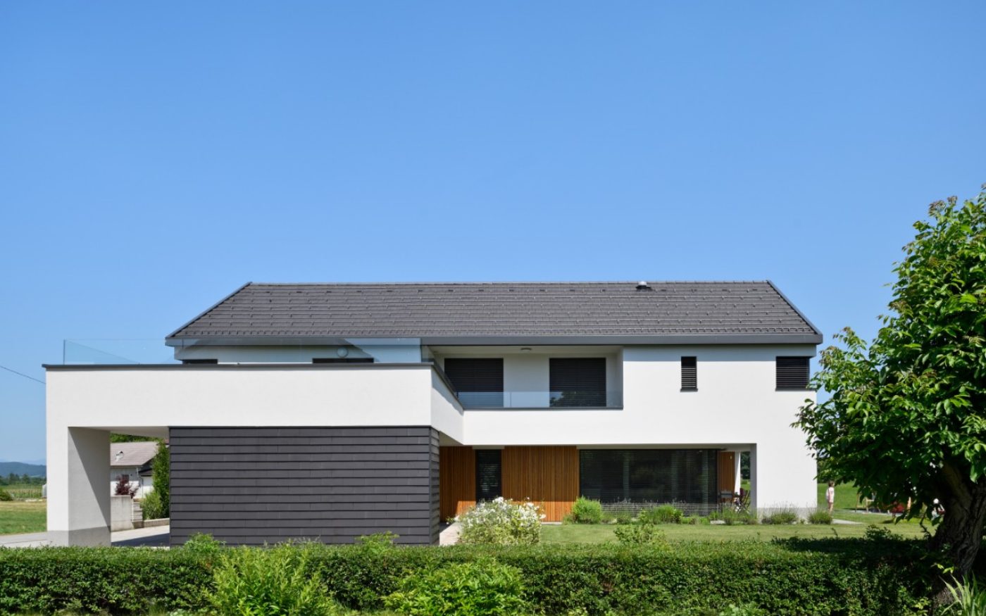 Referenca Tondach strešnika Planoton 30 - družinska hiša