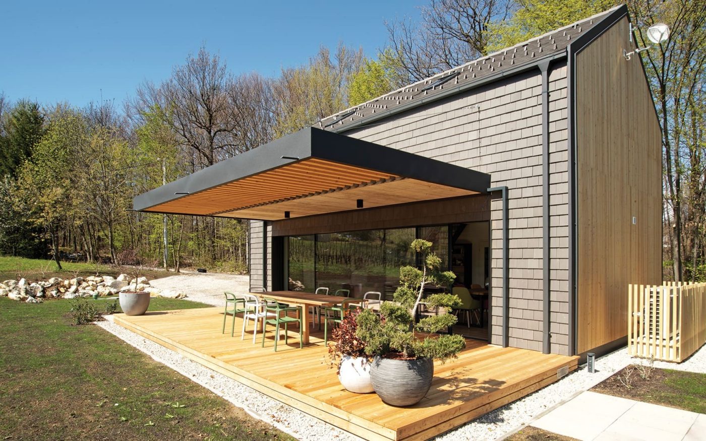 Strešnik Planoton 30 na fasadi