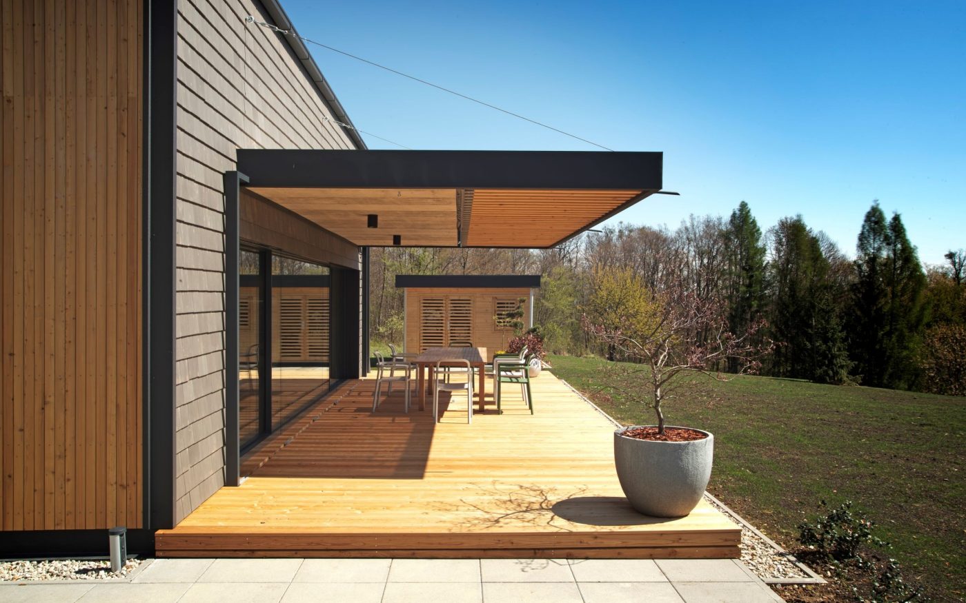 Terasa s fasadnimi strešniki Planoton 30