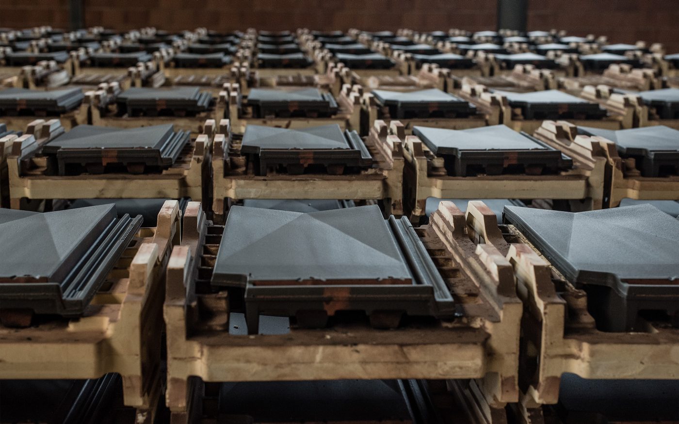 Proizvodnja Tondach V11 premium strešnika | wienerberger