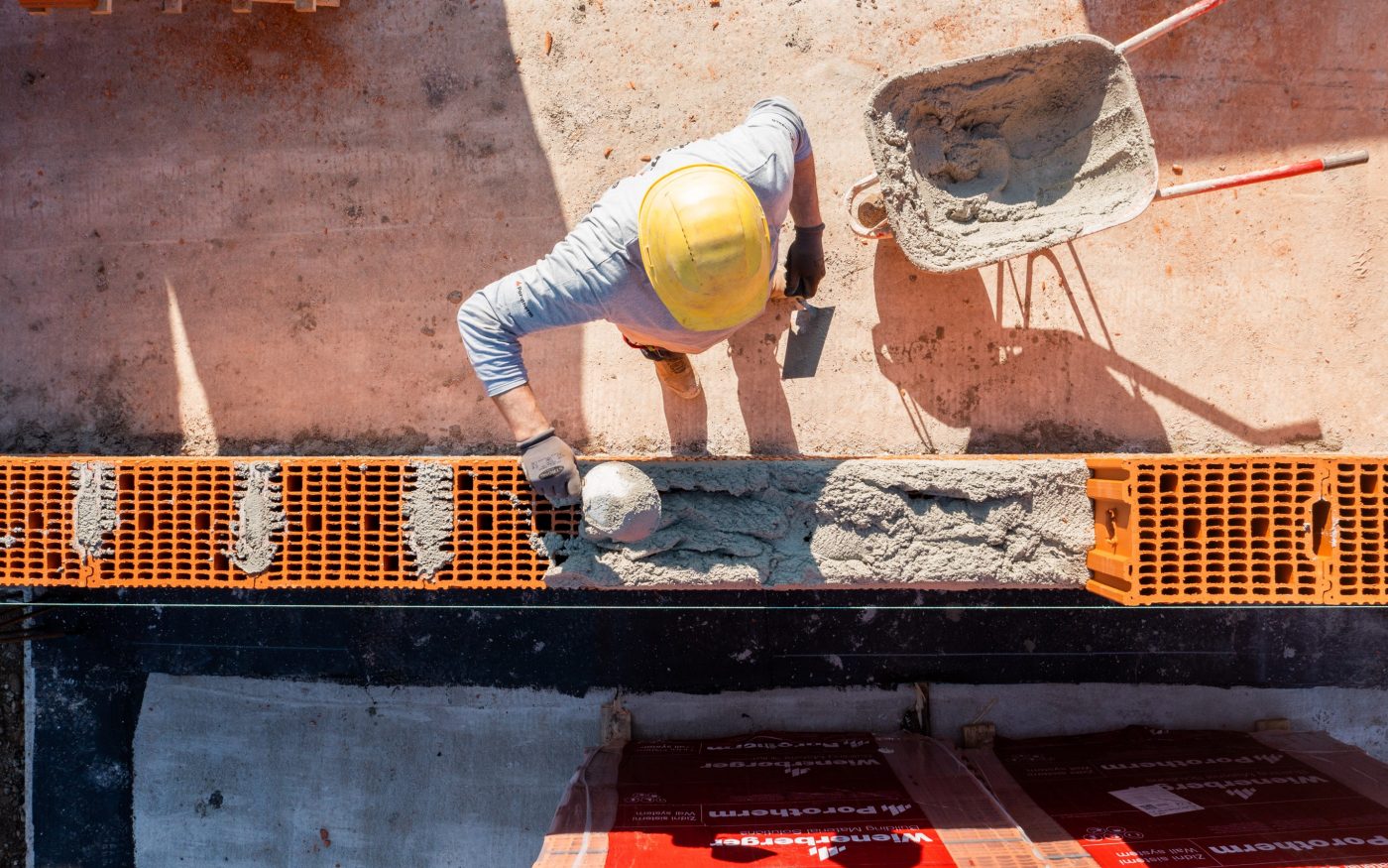 Zidanje s Porotherm 29 Expert opeko na gradbišču v Juršincih  - Wienerberger