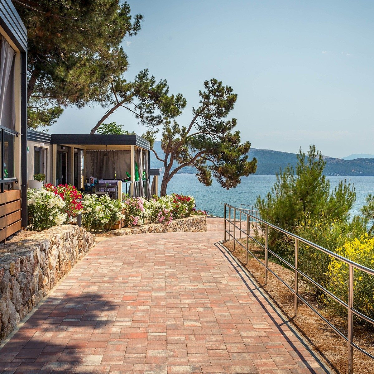 Rettango_kombinirana_forma_crveno_bazalt_prosarana