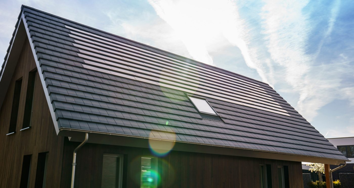 Solarni strešniki Wevolt X-Tile v kombinaciji s kritino Tondach Planoton 10