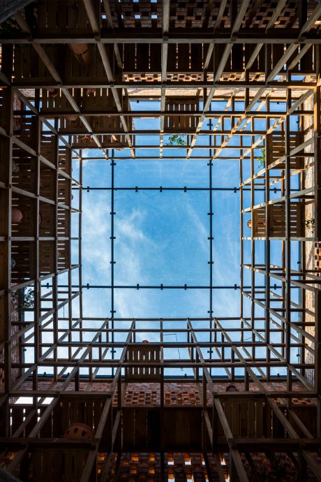 Terra Cotta Studio; Brick Award 2018 Category Winner Category "Working Together"; Tropical Space, Photo:  Oki Hiroyuki