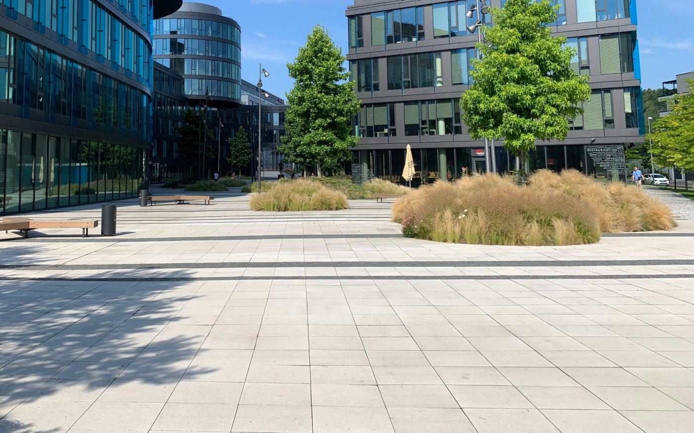Reference public area Praha pavers Umbriano white granite