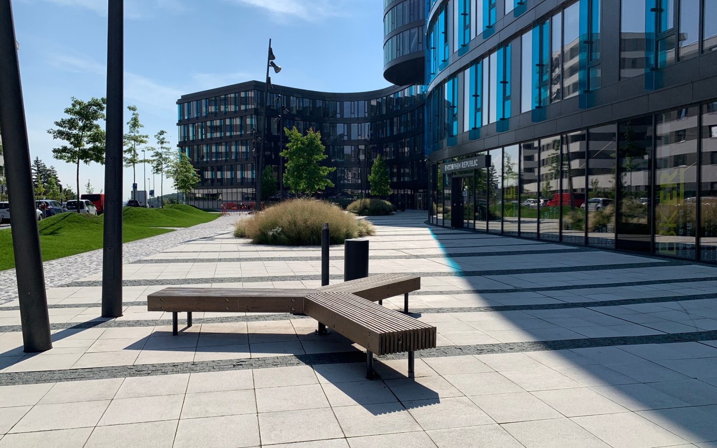 Reference public area Praha pavers Umbriano white granite