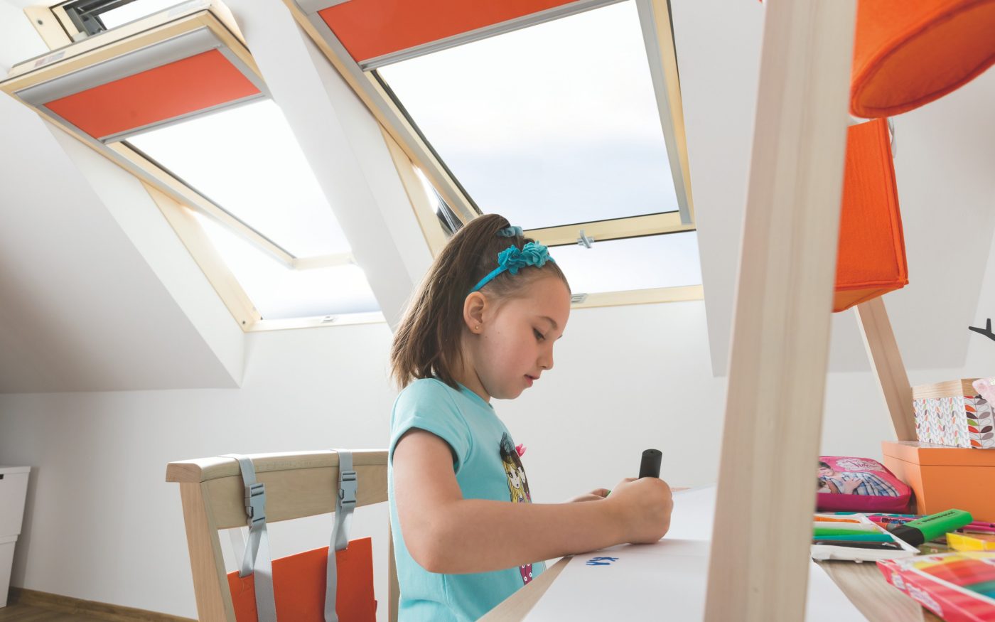 Svetel delovni prostor s Tondach strešnim oknom